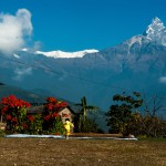 Première vue sur les monts enneigés